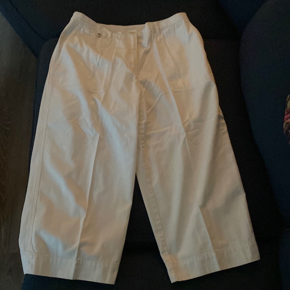 Ralph Lauren White Cotton Capris. Size  12. Pockets. Zipper/button front.